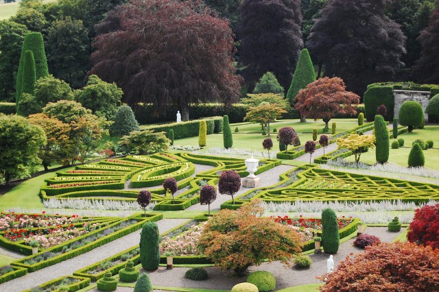 Drummond Castle Gardens